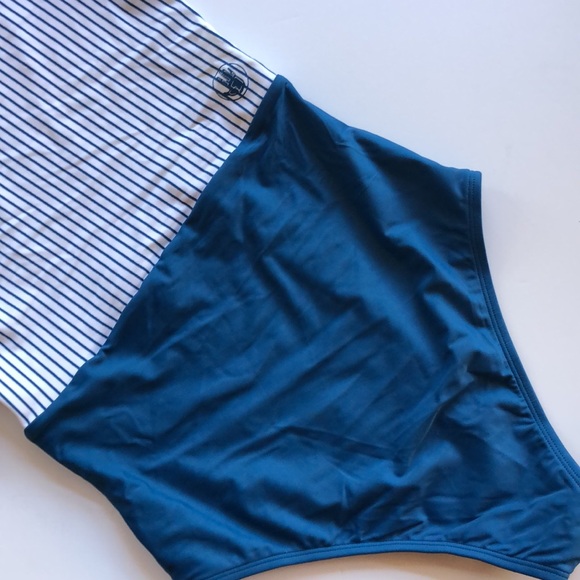 Body Glove | Short Sleeve One Piece Swimsuit in Simply Me - Picture 8 of 9